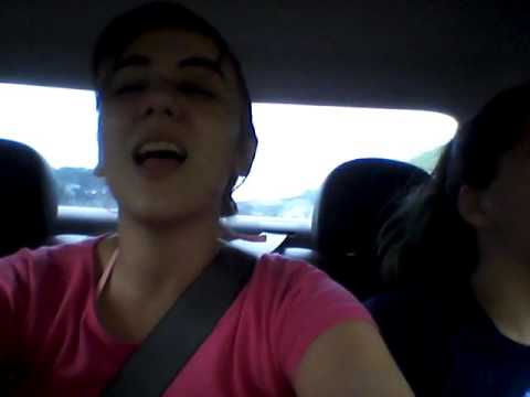 Se divertindo indo para o parque aquatico.