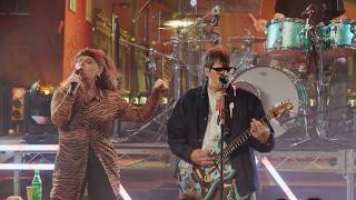 Weezer performs "Go Away" ft. Bethany Cosentino at Under the Ghost 🚨👻