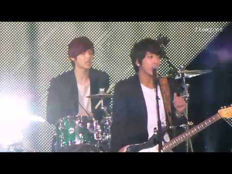 [Fancam] CN Blue - I'm a Loner (Yonghwa) @ SBS Kpop Super Concert Irvine