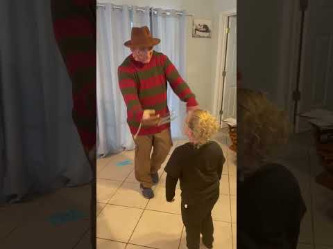 Freddy Krueger Animatronic Comes to Life: My Sister is able to Dodge his Claws!