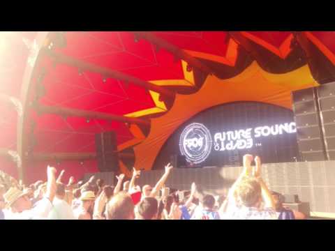 Mike Push playing Carte Blanche @ Tomorrowland Fsoe stage