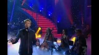 Ronan Keating sings &#39;Walk On By&#39; on Dancing With the Stars