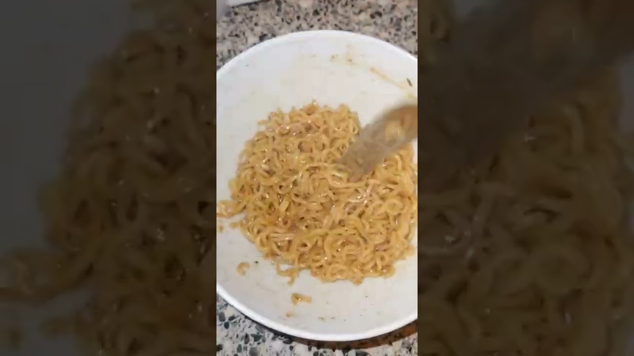 Spicy Stir-Fried Noodles (Koka) and Eggs #Shorts