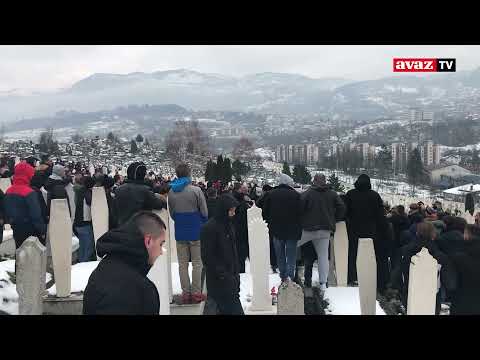 Rijeka ljudi na dženazi Mehmedu Ramiću, vođi navijača: Stigla i delegacija FK Željezničara