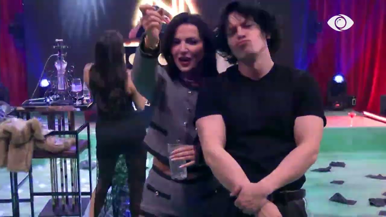 Festë në shtëpi/ Greta, Mali dhe Baby G këndojnë dhe kërcejnë para kamerës