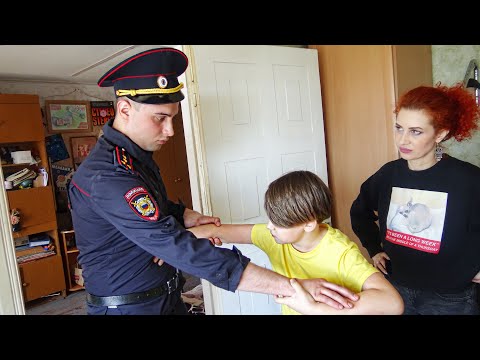 ШКОЛЬНИК БЬЕТ ПОЛИЦЕЙСКОГО В РЕАЛЬНОЙ ЖИЗНИ ИЗ-ЗА МАЙНКРАФТ