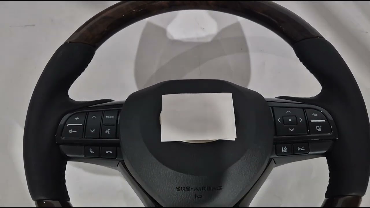 Lexus LX570/450d 2008-2022 гг. Руль в сборе (с подогревом, под дерево) Video 1