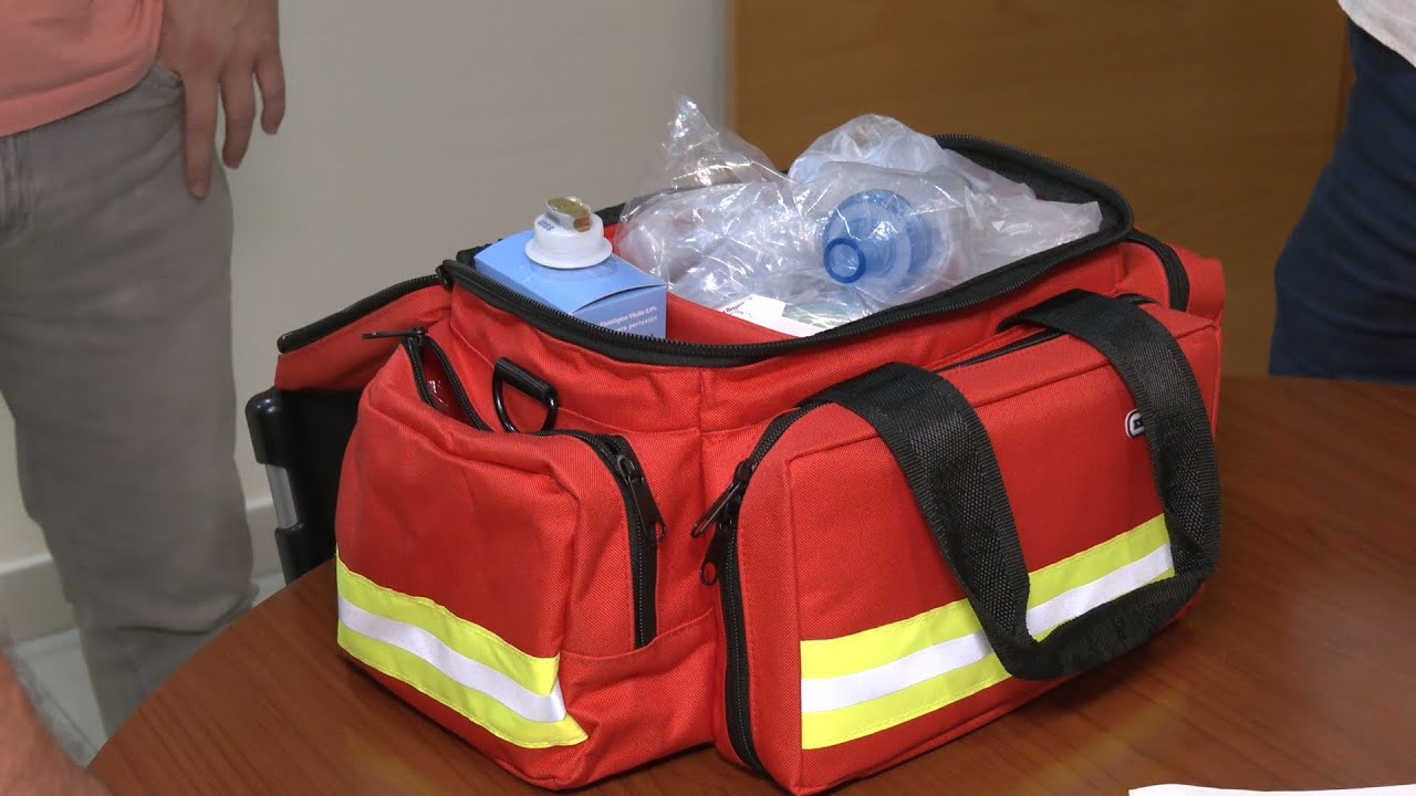 Entrega de botiquines de emergencia a la Policía Local