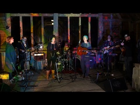 Cocos Lovers - 'Soil To The Sun' - Cider Barn Sessions