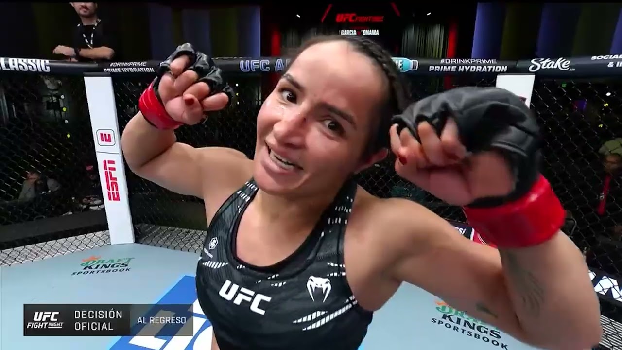 UFC Garcia vs Onama | Alencar consigue someter a Carnelossi en el tercer asalto