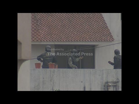 AP cover of commando raid on Jewish centre