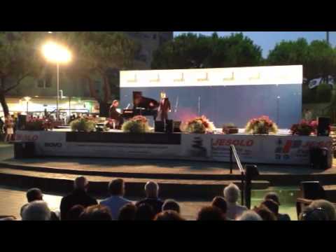 La Donna e' mobile /Luigi Albani