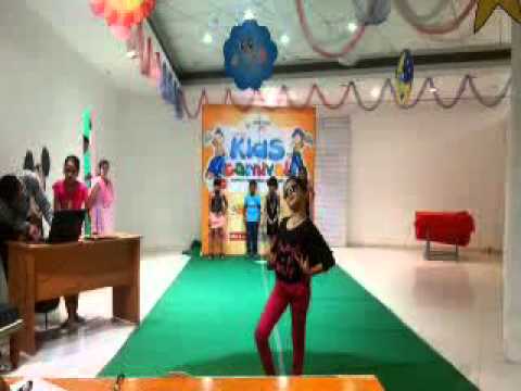 Samyukta Jain perform modeling at Central Mall on Kids Fashion Carnival