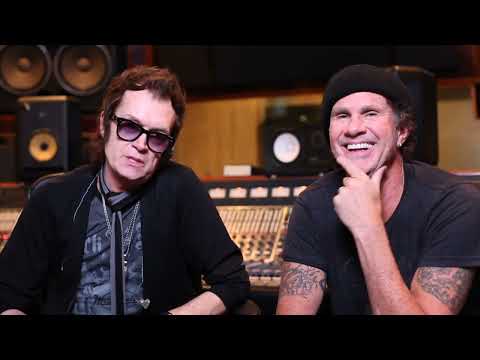 Celebrating Ritchie Blackmore - Glenn Hughes and Chad Smith celebrate Purple's 'Maybe I'm A Leo'