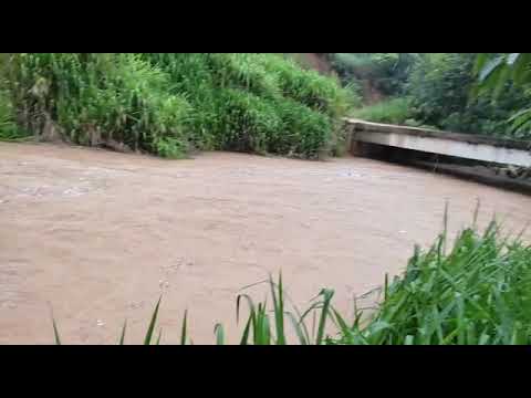 "Tromba d'água" assusta moradores de comunidade rural de Muniz Freire - parte 3