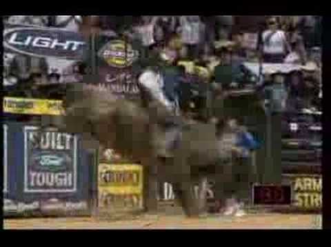 TOP RIDE: PBR legend Justin McBride hangs on to Camo to claim the 2007 World Championship