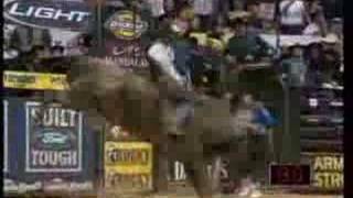 TOP RIDE: PBR legend Justin McBride hangs on to Camo to claim the 2007 World Championship