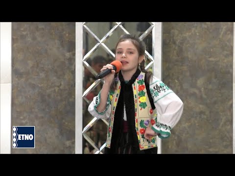 Alexandra Hoidrag - Moldoveancă-s și-mi stă bine