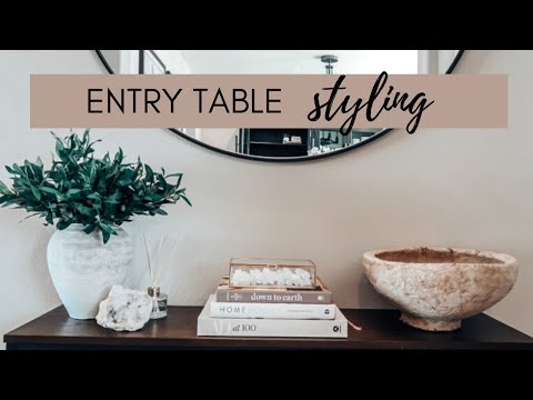 image-How do you decorate a small entryway?