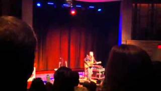 Tommy Emmanuel plays &quot;Nine Pound Hammer&quot; by Merle Travis