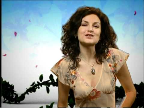 Beáta Dubasová - Kým pri nás láska spáva (Oficiálny videoklip)