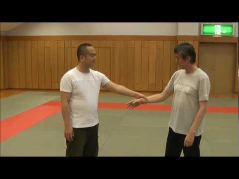 あの手の開きの秘密：投げや崩しの基本となる手の使い方　【合気道の達人・武術の達人・武道の達人研究　素材を使えば誰でも達人！？　素材開発による非意識力・達人研究のたくみの会】