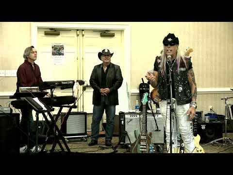 Jamie King Colton Sings Opera