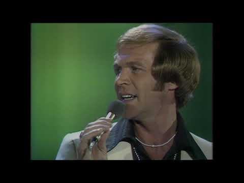 Stuart Gillies — "Isn't She Lovely" (BBC Seaside Special, 1977)