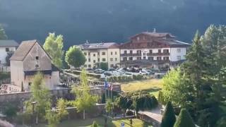 Incendio sul monte Bedolé, in azione i Canadair per domare il rogo: le immagini del rifornimento ...