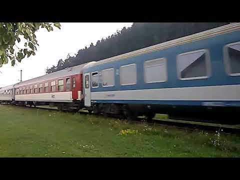 IR 407 Budapest Keleti-Brașov (Corona de dimineață) la Jigodin data: 28.08.2015.