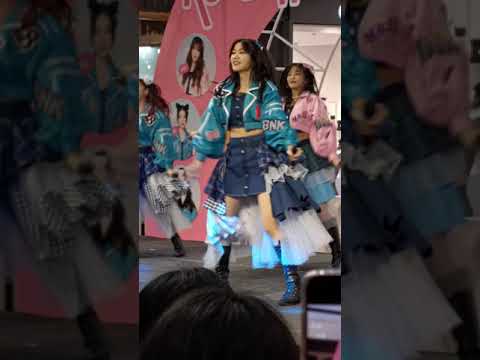 Wink wa 3 kai [Namsai BNK48] [Fancam] "BNK Heavy Rotation Roadshow Korat" @CentralPlaza Korat