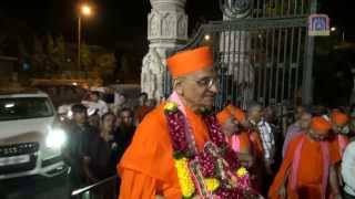 preview picture of video 'HDH Acharya Swamishree Arrives at Ahmedabad 31 January 2014'