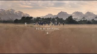 Kadr z teledysku Sun Is Shining tekst piosenki Lost Frequencies
