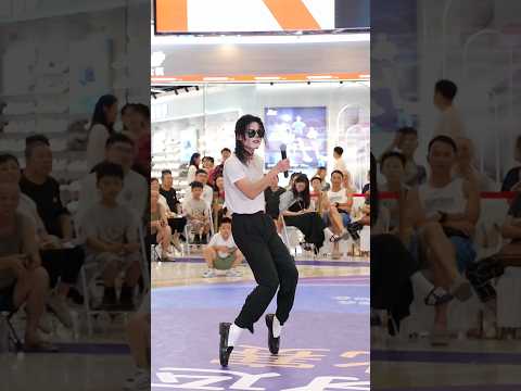 A little dance, a little joy.#caijun #michaeljacksoncaijun#michael #mj #dance #moonwalk