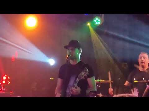 Shanon Varbad liivas (Kaivohone Finest live)