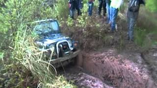 preview picture of video 'Ruta solidaria Lugo llanera 2013 jeep barrizales y cachorro arviza'