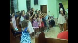 preview picture of video 'Assembleia de Deus de Missão-Crianças Louvando São Benedito da Cachoeirinha-Sp'