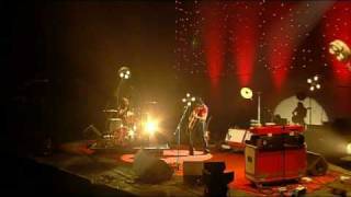 The White Stripes - I Want To Be The Boy To Warm Your Mothers Heart. Reading Festival 2004. 6/12