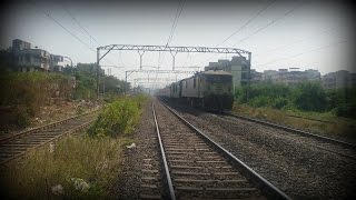 preview picture of video '12263 Pune - Hazarat Nizamuddin Ac Duronto Express at Badlapur'