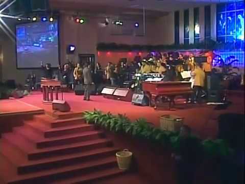 Bobby Cruz interpreta Juan en la ciudad.