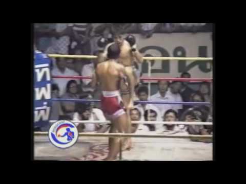 Kaensak Sor. Ploenjit vs Taweesaklek Ploysakadaa - Dec 16, 1990