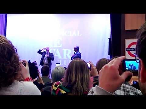 How to do the Arnold Rimmer salute... Correctly as taught by Chris Barrie