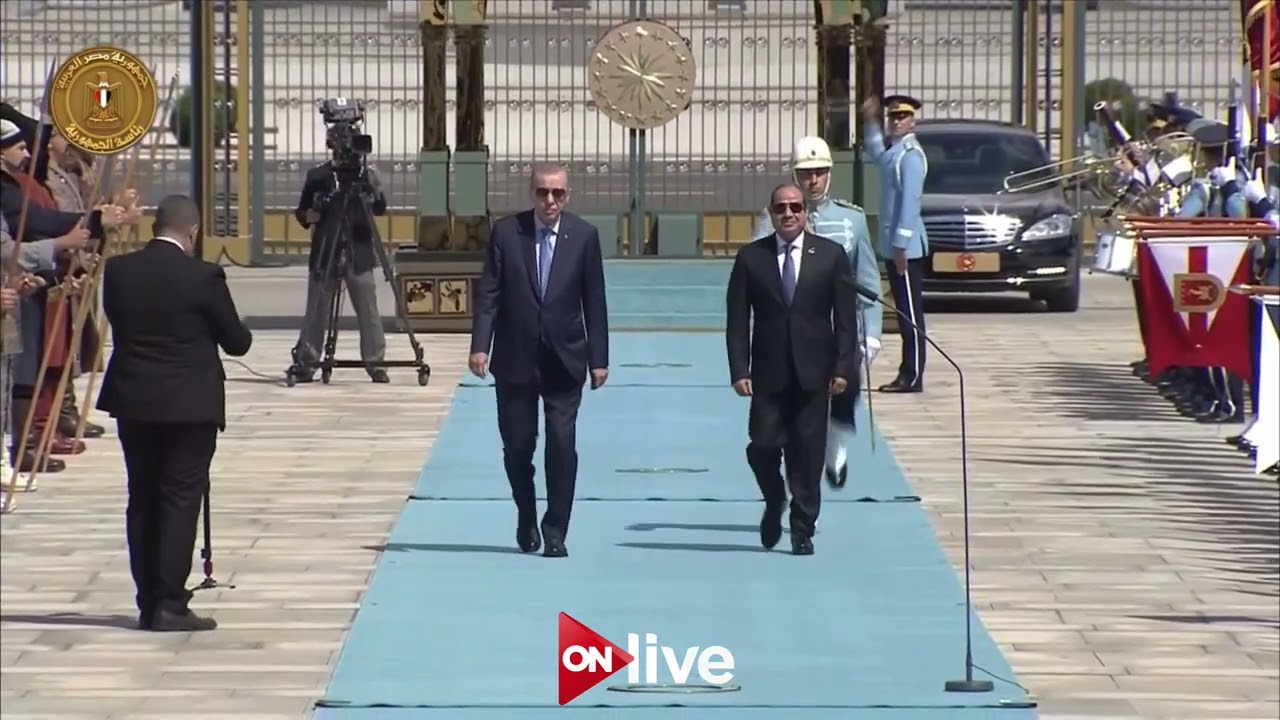 الرئيس التركي يستقبل الرئيس السيسي لدى وصوله القصر الرئاسي في تركيا