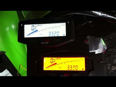 Acewell ACE-1600 white and amber backlight showing rev counter