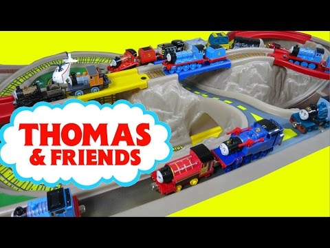 THOMAS AND FRIENDS TAKE N PLAY ISLAND OF SODOR TRAIN TRACK PLAYSET VICTOR GORDON JUGUETES Video