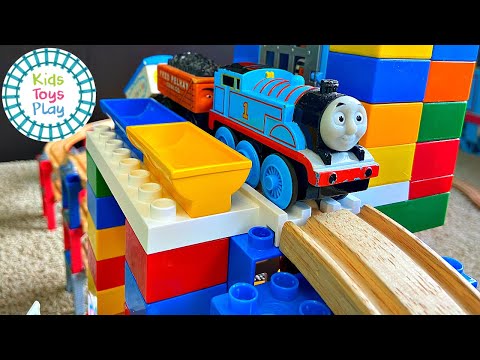 Thomas & Friends™ Wooden Railway Track Build with Duplo Blocks Review