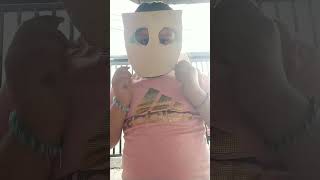 utilizando  cartón para mascara