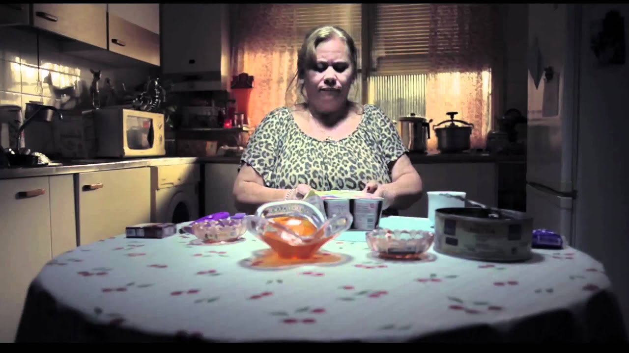 TRAILER CARMINA O REVIENTA