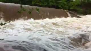 preview picture of video '4/25/2011 Fayetteville, AR Floods, Outflow from Lake Fayetteville'
