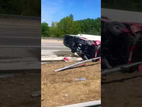 10 wheeler fruits delivery truck accident in Girona Spain motorway 8/8/22
